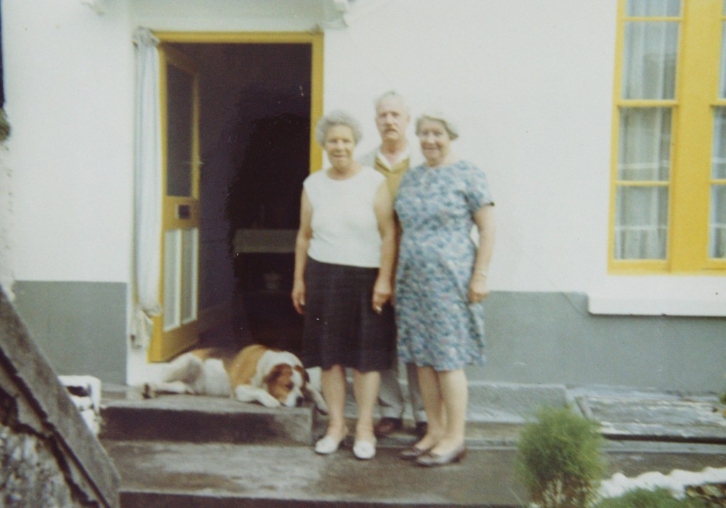 Arthur & Alice with Lizzie at Ferryside