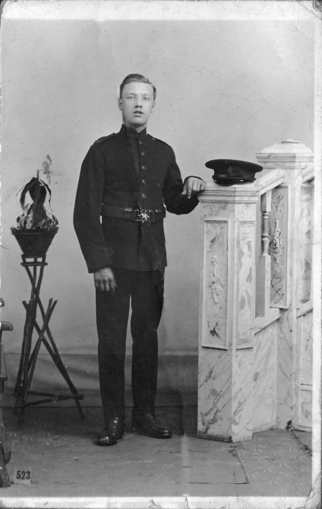 Would this be dress uniform in this formal portrait?
